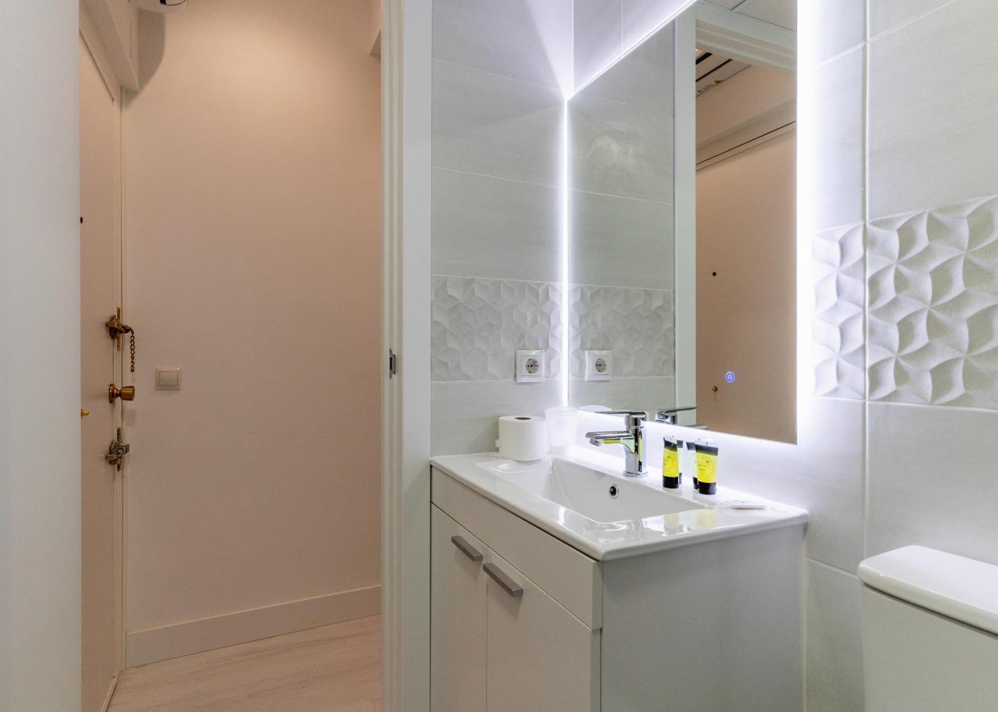 Modern Studio-1Bathroom-Chueca Мадрид Екстериор снимка